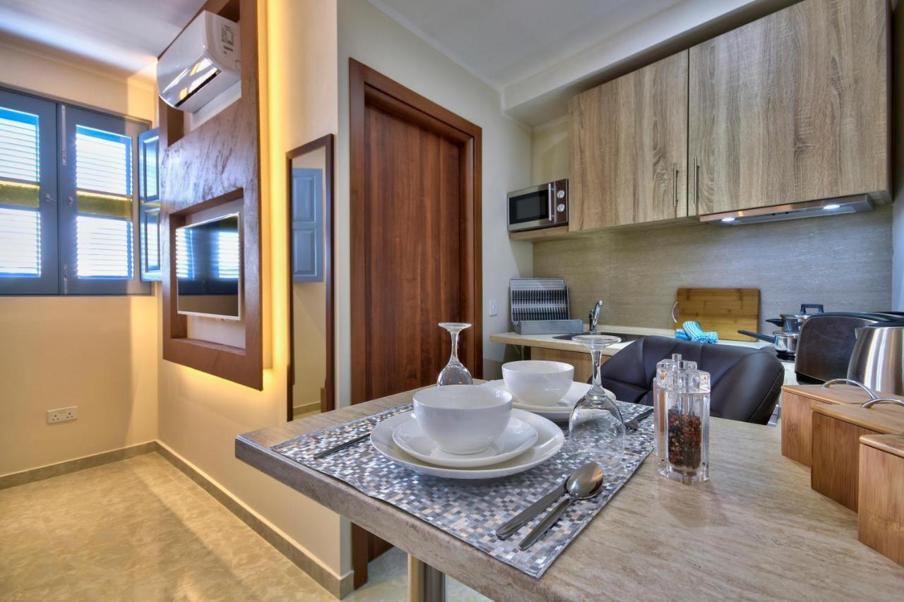 Central Suites St. Julian'S Esterno foto